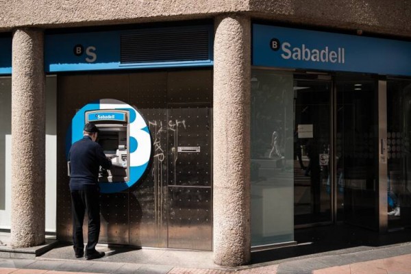 BBVA y Banc Sabadell suman más de 400 oficinas en la Comunitat Valenciana y 2.500 trabajadores