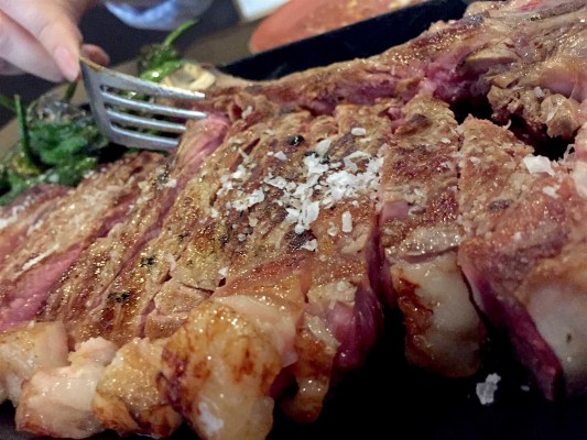 Ligazón gallego: lacón, chuletón, subidón
