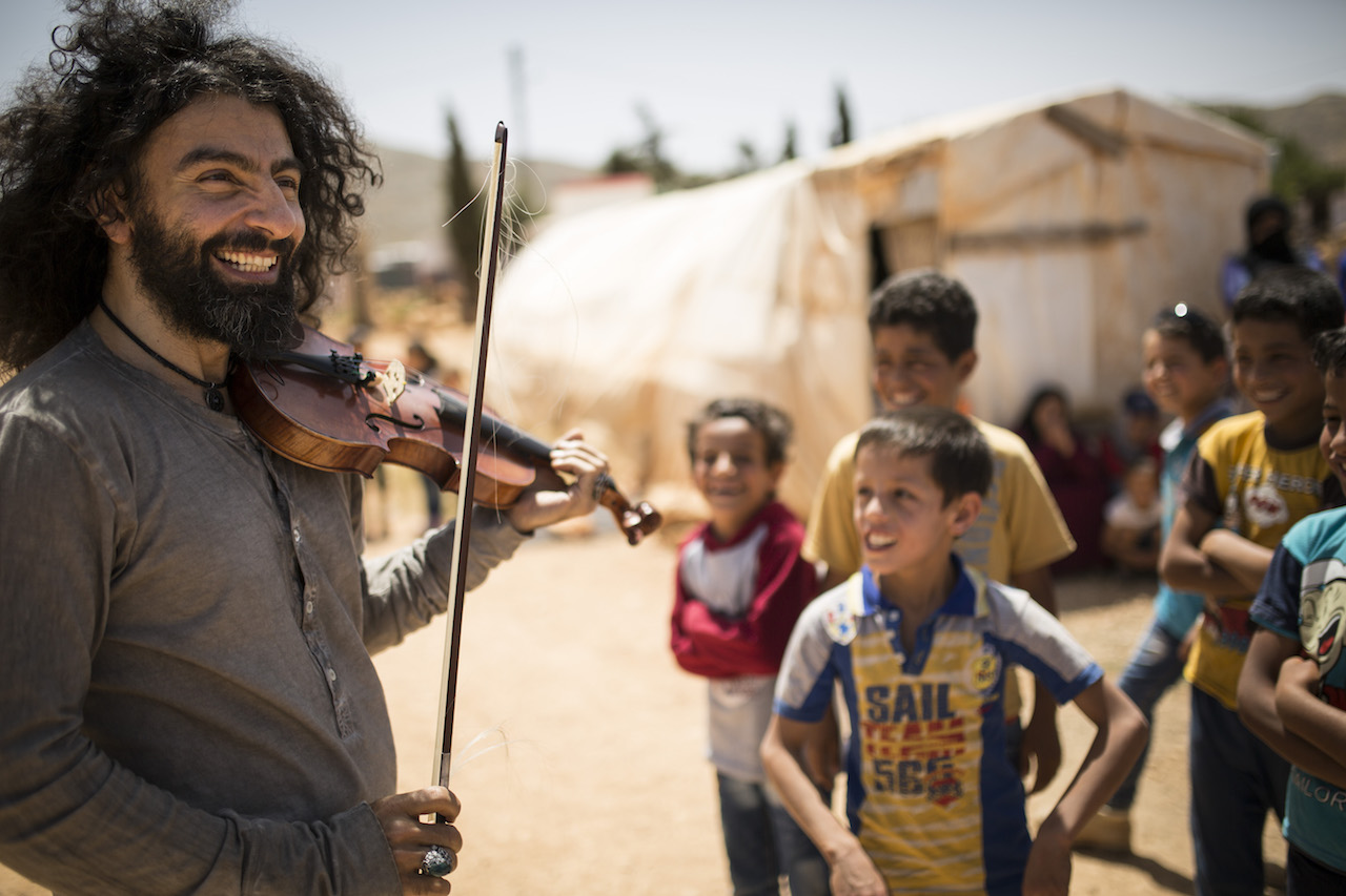 Ara Malikian y Acción Contra el Hambre, unidos en Valencia por los refugiados