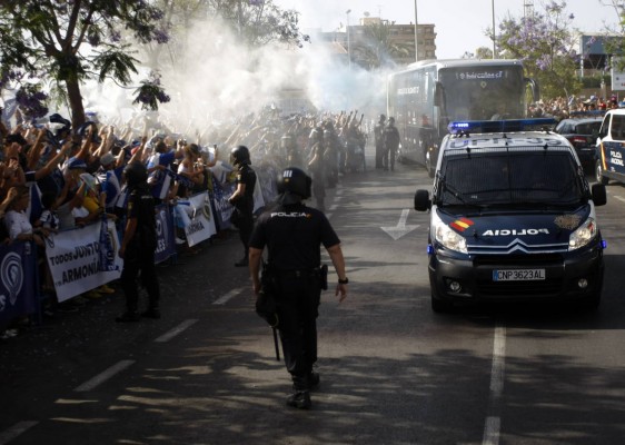 Domingo con marcha desde Luceros, recibimiento al equipo y gradas a rebosar en el estadio Rico Pérez