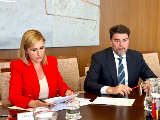 Medio Ambiente garantiza a Alicante apoyo técnico y jurídico frente a los depósitos del Puerto
