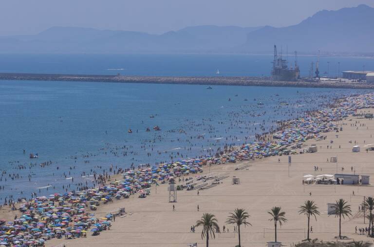  Playa de Gandía. Foto: ÁLEX OLTRA
 - 