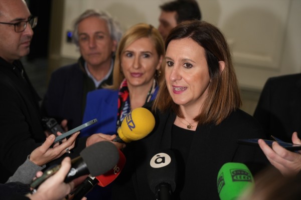 Catalá aboga por aparcamientos en altura en zonas como la fachada marítima ante la falta de espacio
