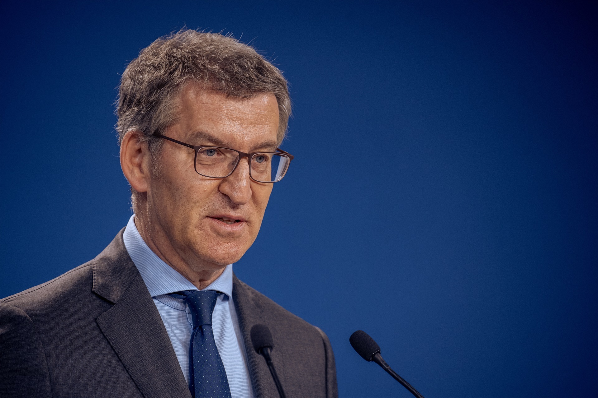 Feijóo acusa a Sánchez de querer colar 