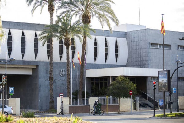 El 76% de los encuestados, a favor de que los médicos puedan trabajar hasta los 70 años