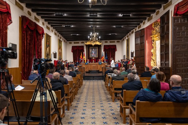 Bipartito de Elche y oposición chocan por nuevas leyes del Consell y la confesionalidad municipal