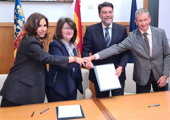 Alicante concierta con la UA una cátedra de investigación sobre el sector turístico en la ciudad