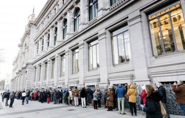 Las familias ingresan en marzo 7.900 millones en depósitos y superan el billón de euros
