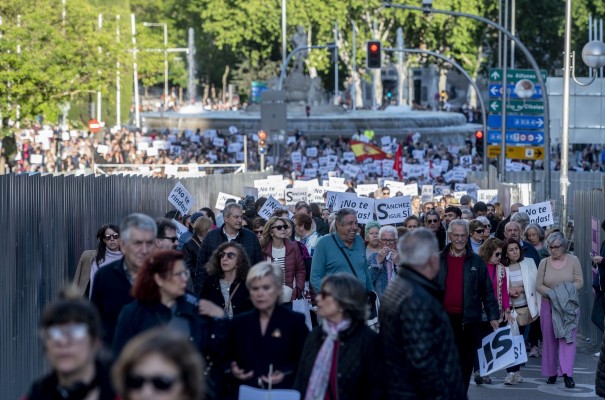 Miles de personas se manifiestan frente al Congreso en defensa de la democracia