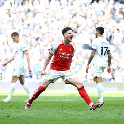 El Arsenal golea, resiste y presiona al City