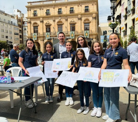 Los niños de Castelló participan en el tradicional XVI concurso de dibujo 'Ven a Pintar a Lledó' 