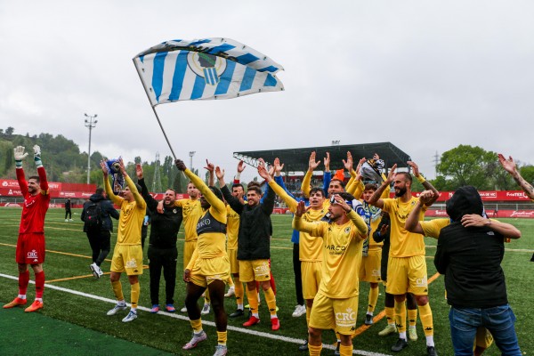 El Hércules también gana en Vic y depende de sí mismo para ascender el próximo domingo
