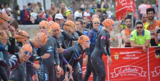 David Cantero y María Varo ganan el Triatlón Internacional Villa de Fuente Álamo