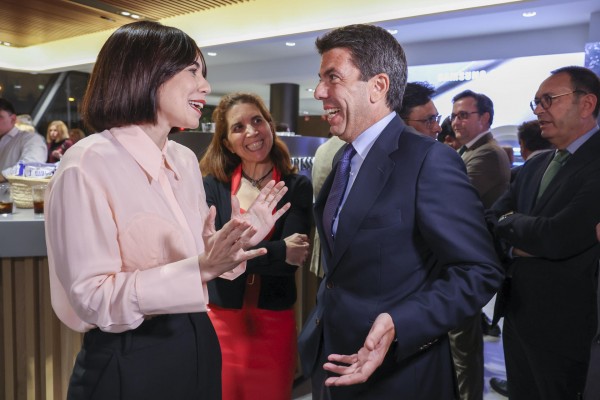 Mazón trata de mantener la visibilidad de la agenda valenciana en mitad del tsunami del PSOE