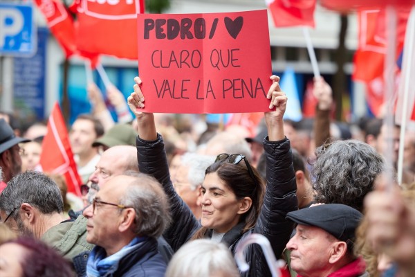 El PSOE cruza los dedos para que Sánchez recapacite y no dimita: 