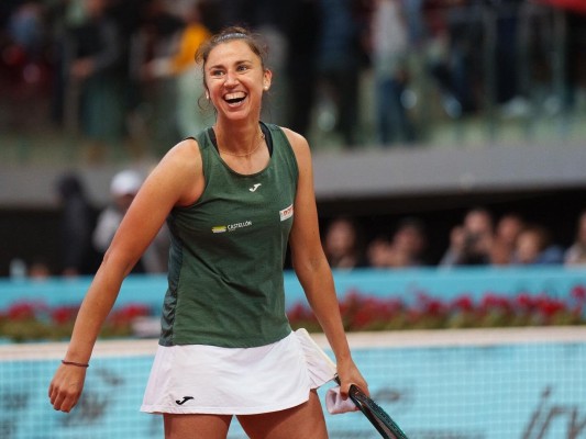 Sara Sorribes tumba a Azarenka en dos sets y se cita con Swiatek en los octavos de final 