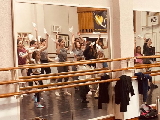 Trece municipios valencianos toman las calles para celebrar el Día de la Danza
