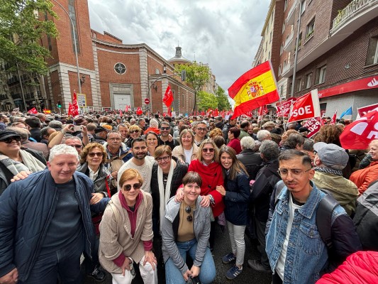 Cargos y militantes del PSPV de Castellón viajan a Madrid para mostrar su apoyo a Pedro Sánchez