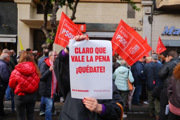 El PSPV moviliza más de una decena de autobuses para el acto de apoyo a Pedro Sánchez en Ferraz