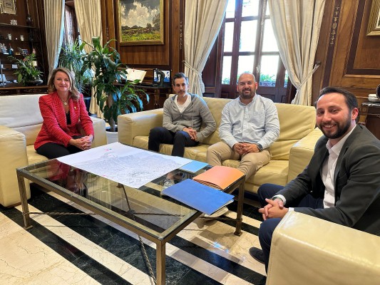 Carrasco y Voulgaris exhiben sintonía por Castalia pero también preocupación por la obra del césped