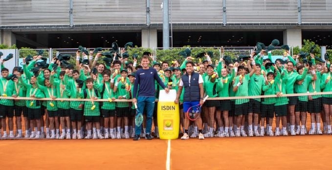 Casper Ruud imparte una' masterclass' organizada por ISDIN a los recogepelotas del Mutua Madrid Open
