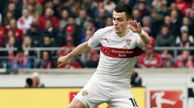 El Stuttgart presiona al Valencia CF con Kostic