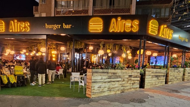 La ilicitana Aires Burger sigue su expansión y abre su décimo local en la Avenida Europa de Benidorm