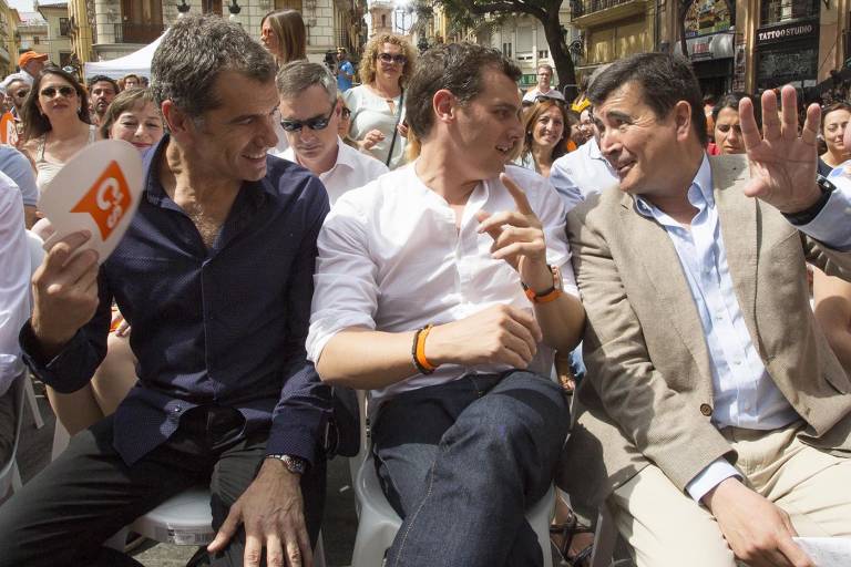 Toni Cantó, Albert Rivera y Fernando Giner en el mitin de Valencia. MARGA FERRER - 