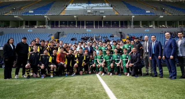 Un proyecto para niños de orfanato de la federación kazaja gana el Premio Fútbol Base UEFA 2023/24