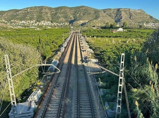 Adif pone en servicio el desvío de la línea de alta velocidad Madrid-València