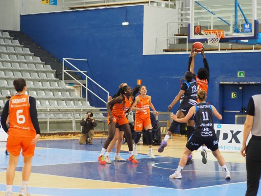 Ferrol y Estudiantes buscan confirmar la gesta; Avenida, Zaragoza y Valencia pasar a semis