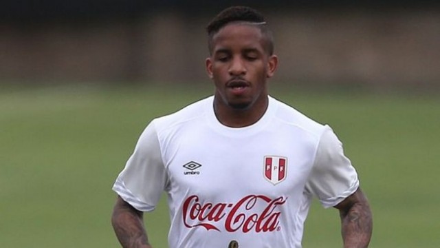 El Eintracht desmiente haber negociado el fichaje de Farfán