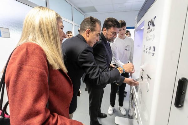 La atención ciudadana en Alicante crece un 30% en sus oficinas municipales con 491 citas al día
