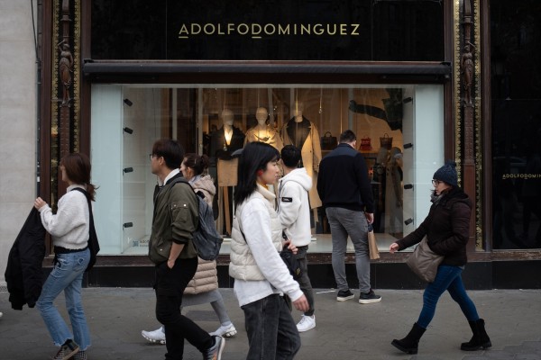 Adolfo Domínguez multiplica por más de cuatro su beneficio anual y eleva sus ventas a 126,7 millones
