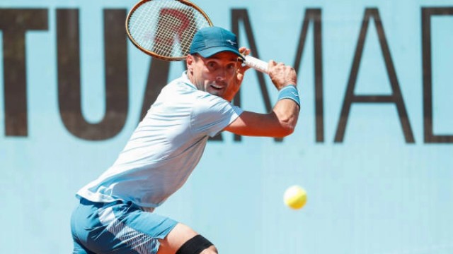 Roberto Bautista acelera a tiempo y derrota a Galán en la primera ronda de Madrid