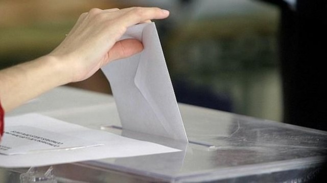 Las mesas electorales abren con normalidad en toda España