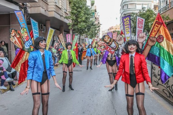 Un juzgado de Torrevieja reabre la denuncia por el desfile de niñas en lencería del carnaval
