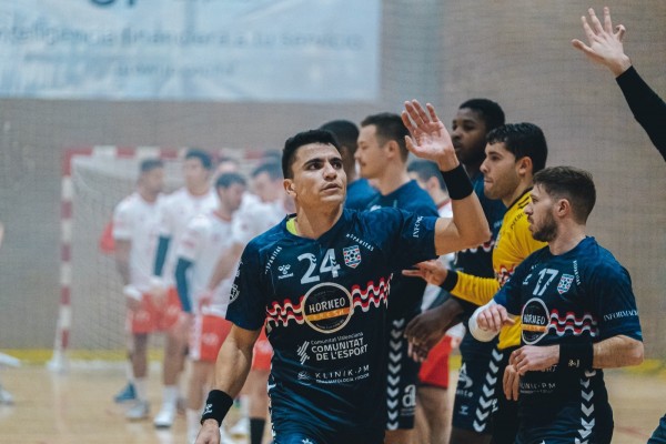 El Eón traspasa al brasileño Matheus de Novais al Bathco Torrelavega