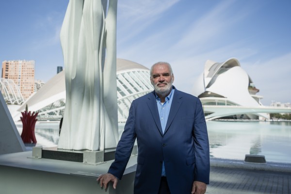 València mira ‘hacia el futuro’ con las esculturas de Pablo Atchugarry