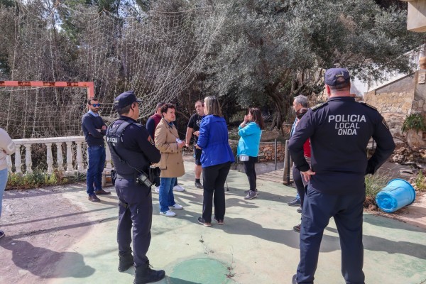 Ballester visita la zona afectada por el incendio y se reúne con las familias de viviendas colindantes