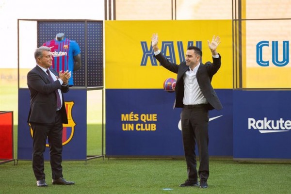 Xavi Hernández rectifica y seguirá en el Barça hasta 2025