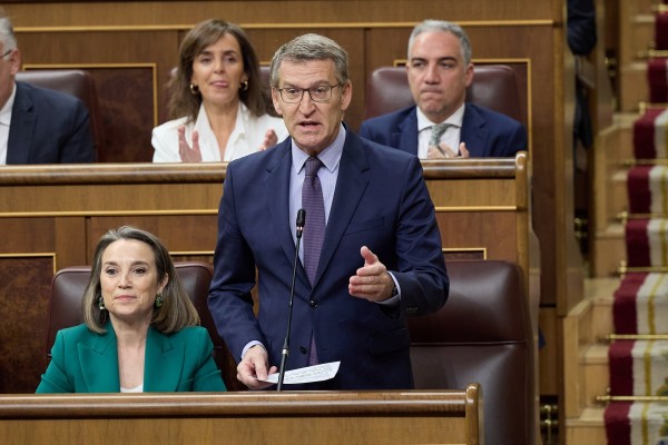 Feijóo dice que Sánchez busca 