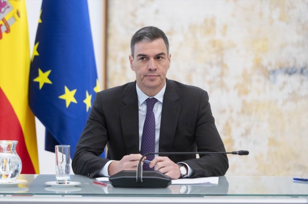 Pedro Sánchez amaga con dimitir tras la investigación abierta a su mujer