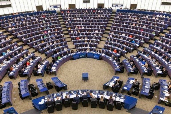 La Eurocámara aprueba la reforma de la PAC que suaviza las exigencias medioambientales
