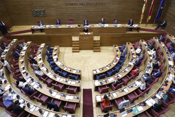 Les Corts convalidan un decreto para estabilizar a los investigadores en la Comunitat Valenciana
