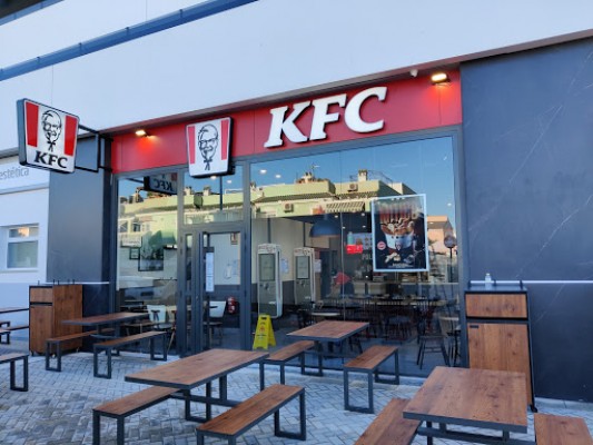 KFC desembarca en la entrada de Santa Pola con nuevo establecimiento: 15 empleos directos

