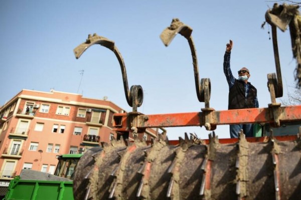 Agricultores y ganaderos protestan el sábado en València, convocados por la Plataforma 6F
