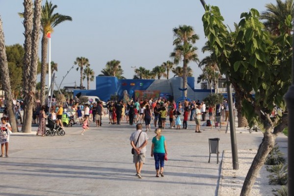 San Pedro adjudica las atracciones y casetas de la explanada de Lo Pagán por 453.110 euros 