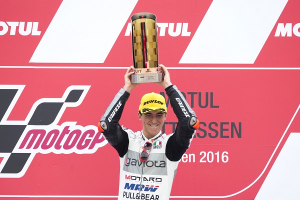 Bagnaia se impone con inteligencia por apenas 39 milésimas de segundo
