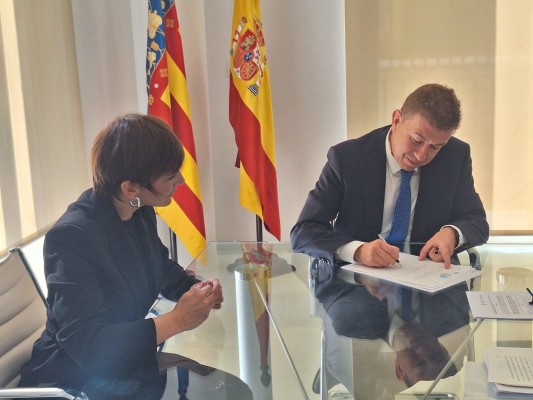 Benifaió y El Puig firman la cesión de parcelas para construir 121 viviendas protegidas